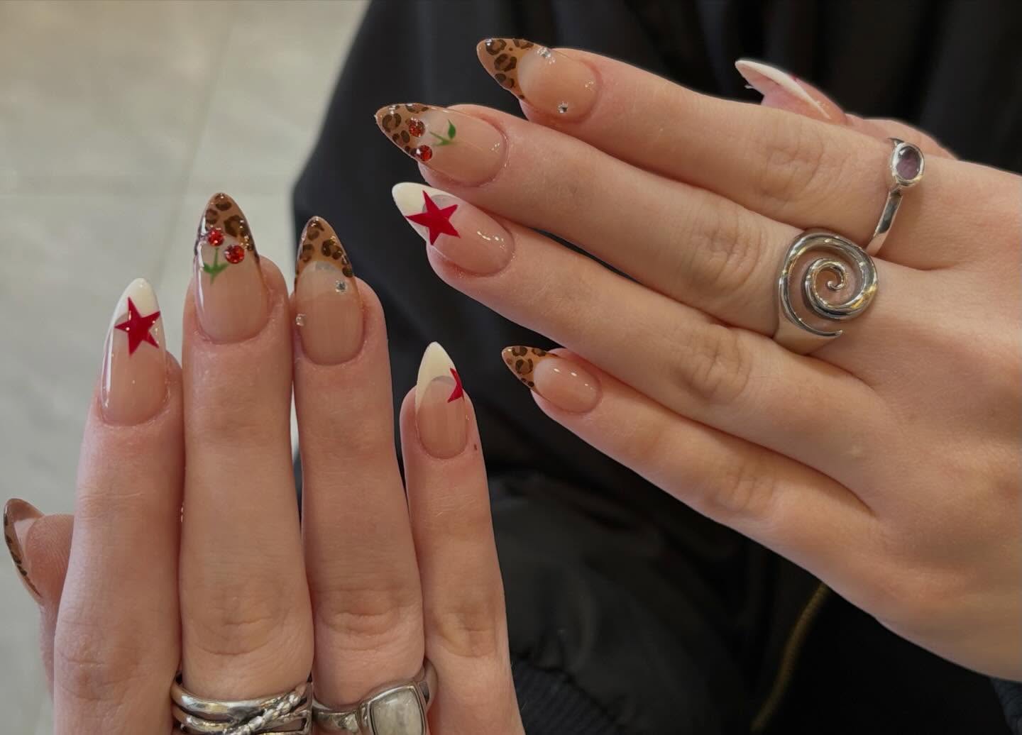 Pearl and gold sculpted nail art